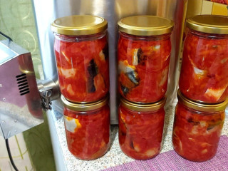 Скумбрия в томатном соусе